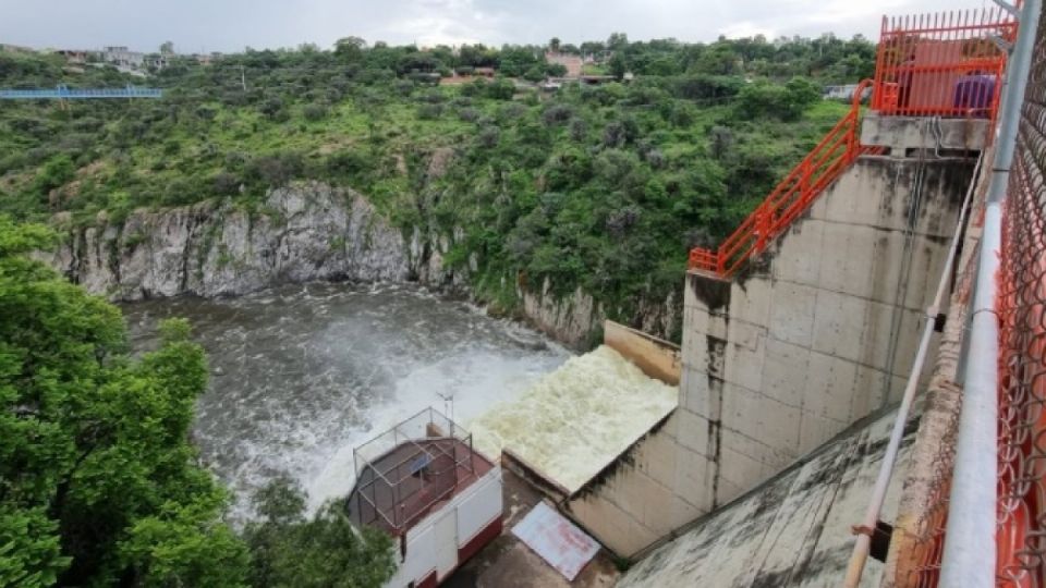 Abrieron ayer las compuertas de la Presa Allende.