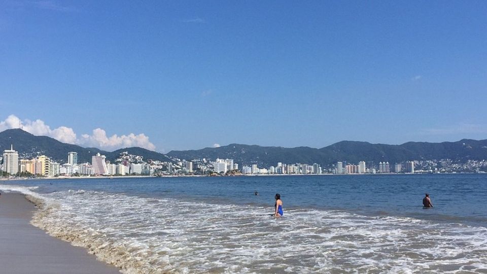 La playa Hornos en Acapulco es una de las más contaminadas