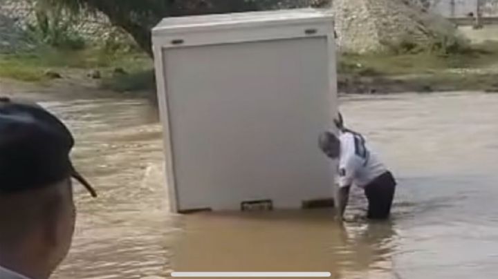 Camioneta se queda varada en canal Sardeneta de León y la rescata operativo Rana |VIDEO