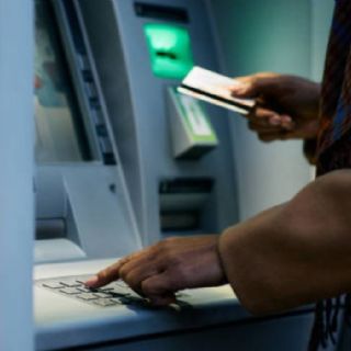 Condusef alerta por el "tallado de tarjetas": así roban tu dinero en cajeros automáticos