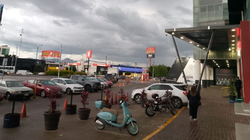 En León se registraron ayer lluvias dispersas y llovizna cerca de la medianoche.