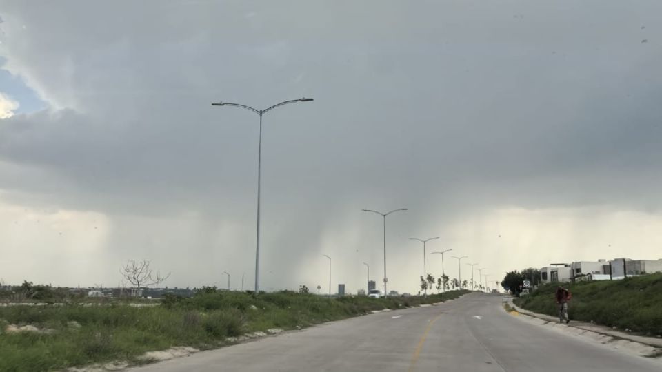 Fuerte lluvia con granizo, ayer por la tarde en la zona norte de León.