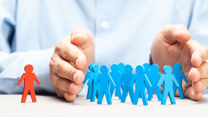 Estampas de racismo, clasismo y abuso de poder