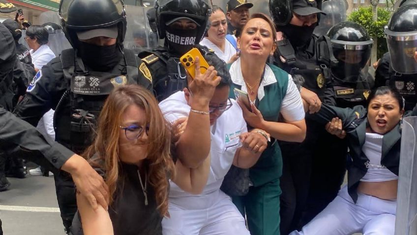 “De héroes a villanos”: personal de salud es desalojado tras exigir derechos laborales