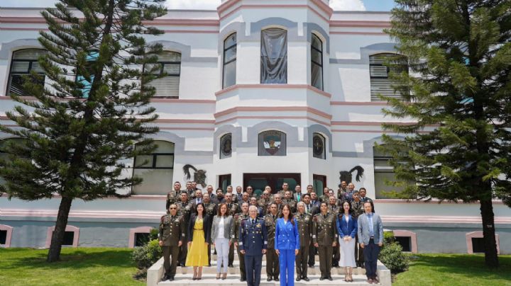 Imparte Libia Conferencia en maestría del Colegio de la Defensa Nacional