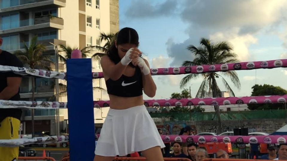 Romina, “La Bambita Jr”, boxeadora jarocha que será la más joven en debutar como profesional en el mundo