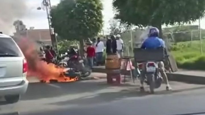 Lo quisieron asaltar, pero le incendió la moto al ladrón y lo enfrentó con un machete en Irapuato