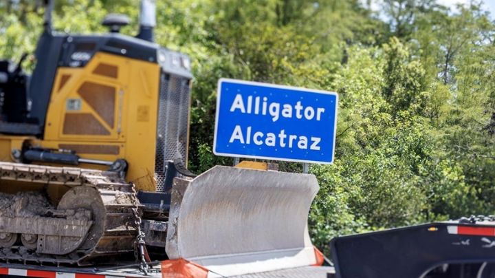 Alligator Alcatraz: EU inicia vuelo de deportación de migrantes