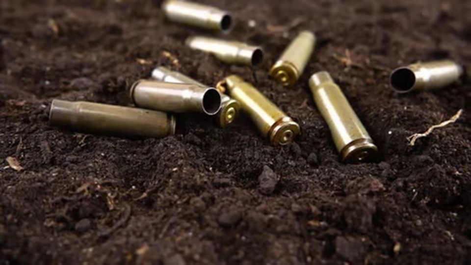 Afuera del bar quedaron casquillos percutidos, muestra del ataque armado