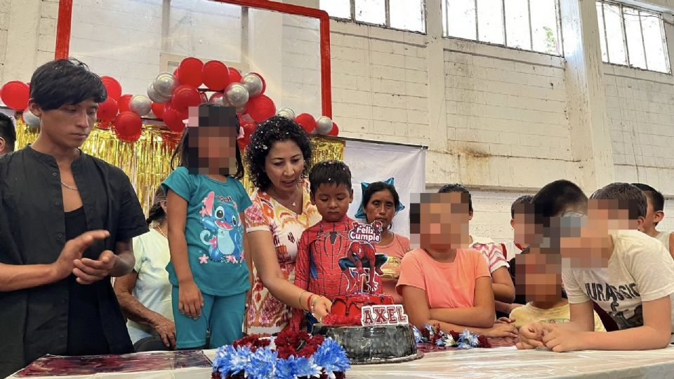 El niño Axel Irving tuvo un pastel de cumpleaños y mañanitas