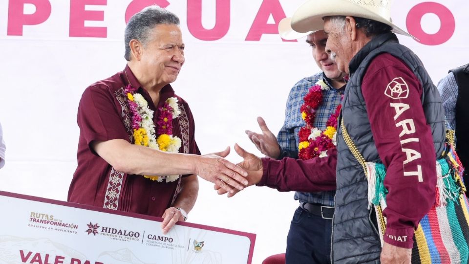 El gobernador Julio Menchaca estuvo en la Sierra Alta de Hidalgo