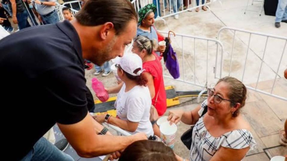 Repartió del torito más grande del mundo.