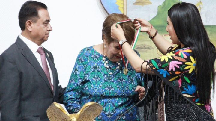 Familia del hidalguense Gabriel Vargas recibe medalla Miguel Hidalgo y Costilla