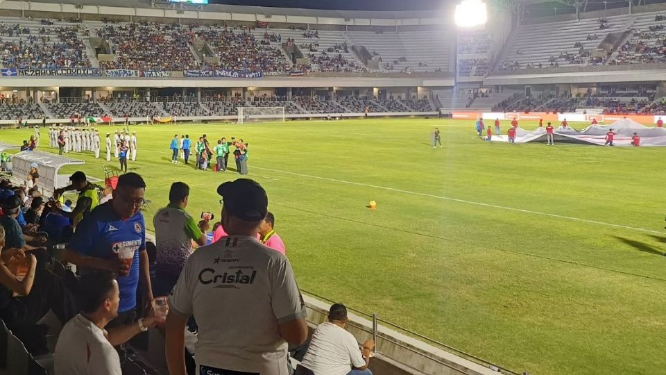 Aún sin equipo de fútbol.