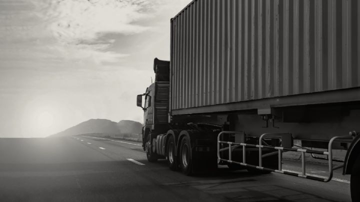 ¿Por qué EU suspendió visas de trabajo para conductores extranjeros de camiones?