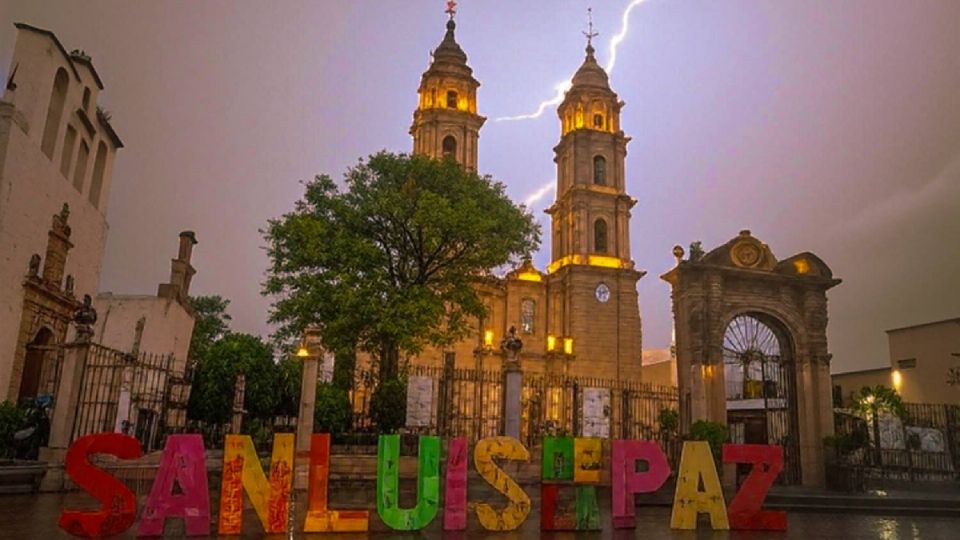 Una hermosa fotografía de la lluvia en San Luis de la Paz.