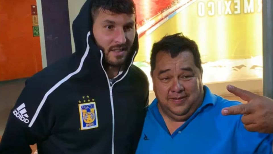 Al preguntar a Franky por su nombre, prefiere no decirlo, ya que lo compara con que un luchador se quite su máscara