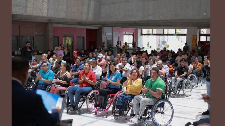 Atestigua Diputada Tanya Viveros la entrega de sillas de ruedas a personas con discapacidad