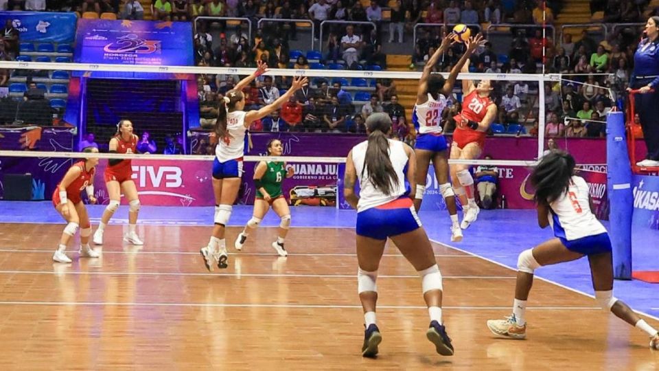 Ante un Domo de la Feria lleno de aficionados, la selección mexicana de voleibol no logró vencer a las cubanas campeonas defensoras de la Copa Panamericana de Voleibol Femenil.