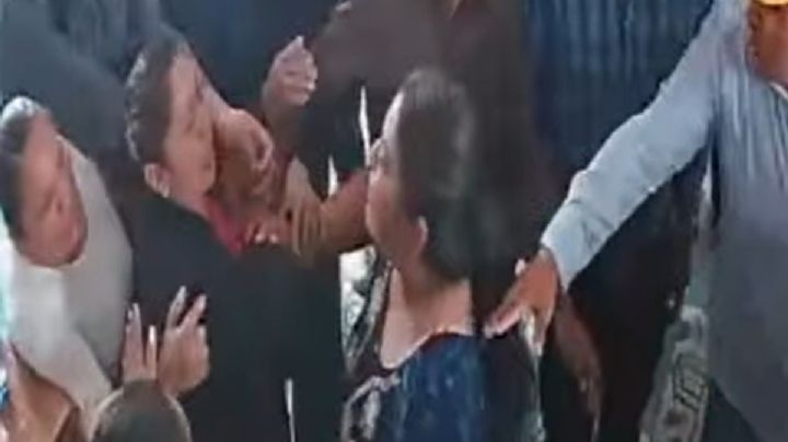 Regidora golpea a funcionaria de municipio en Hidalgo; queda grabado en video