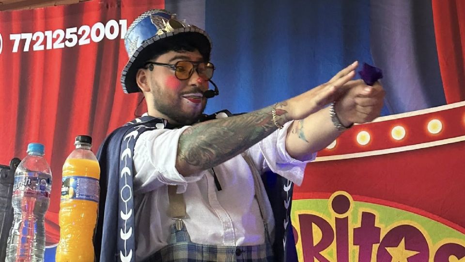 Churritos Show acabó con su cara golpeada, pero ese a eso terminó la fiesta a la que fue contratado