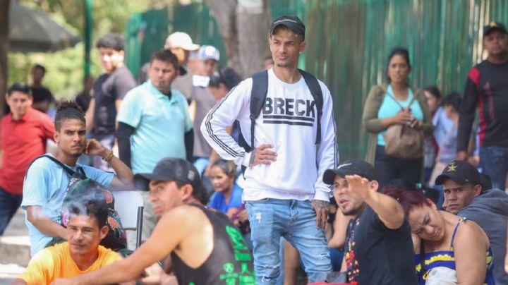 Cuatro de cada 10 migrantes que llegaron a EU fueron mexicanos y venezolanos, revela estudio