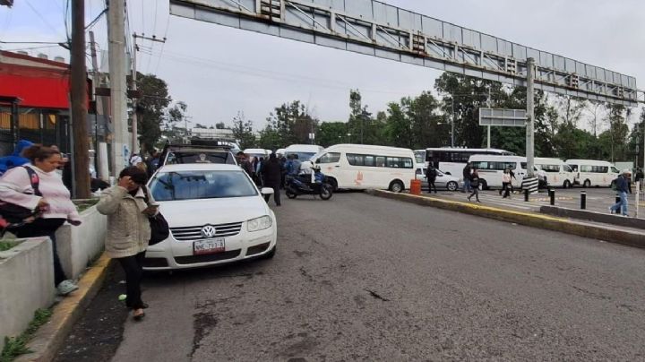 Caos en El Toreo: transportistas bloquean el Mexipuerto