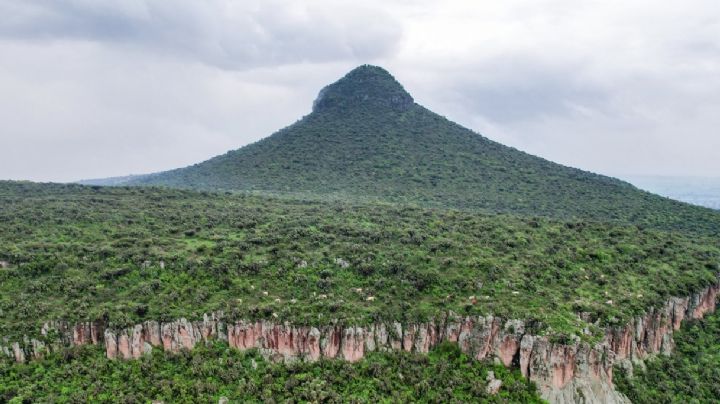 Retiran figura del Diablo llevada en un ritual al cerro Xicuco, Hidalgo