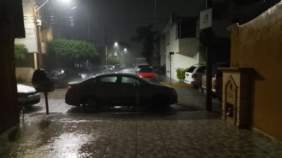 Una tormenta se registró durante los primeros minutos de hoy en León.