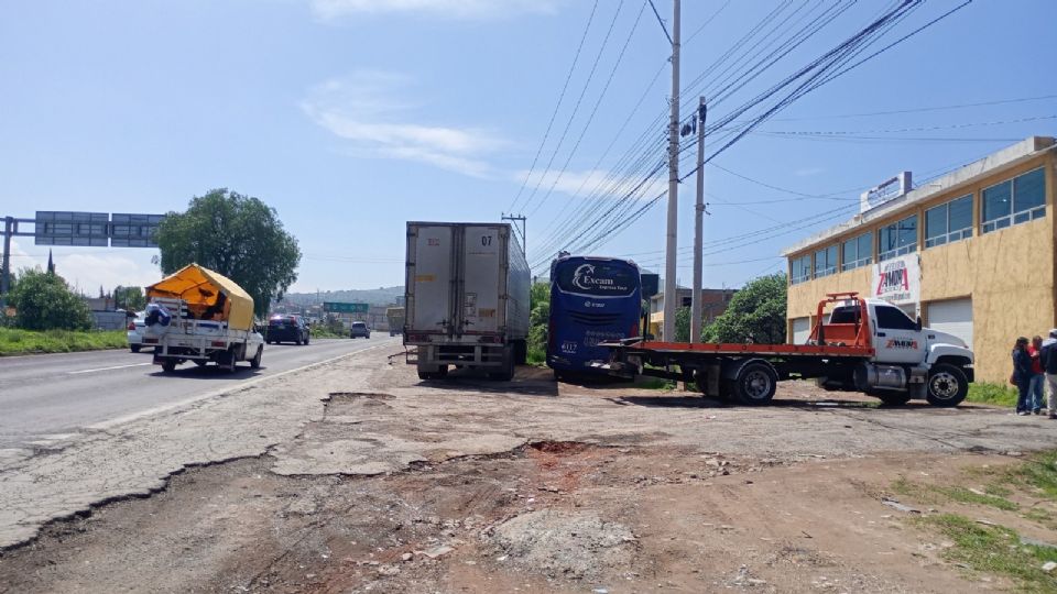 El bloqueo se hace a la altura de una conocida empresa de grúas, que es a la que reclaman abusos