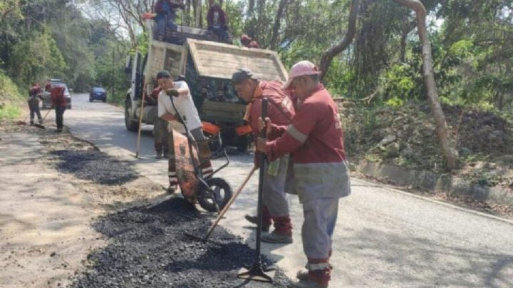 Pobladores retienen a 2 empleados de Conservación de Carreteras; exigen obras de calidad en Huejutla