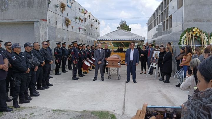 Con pase de lista dan último adiós a Vicente, policía asesinado por una secta en Pachuca