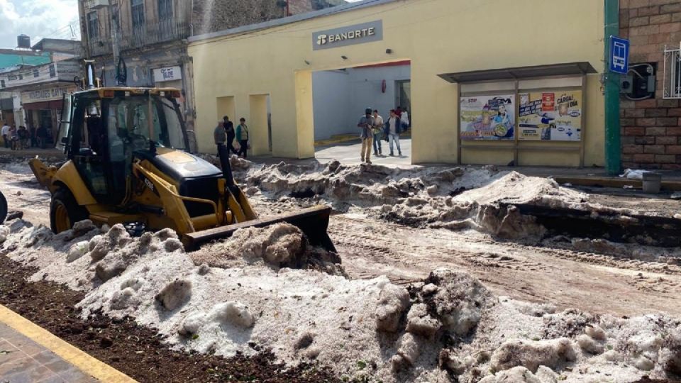 Ayer, después de la granizada del domingo en Moroleón.