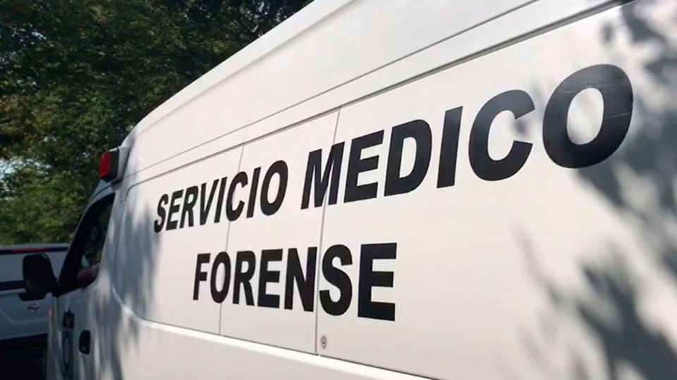 El Semefo acudió a custodiar el cuerpo luego de que fuera rescatado de las aguas negras