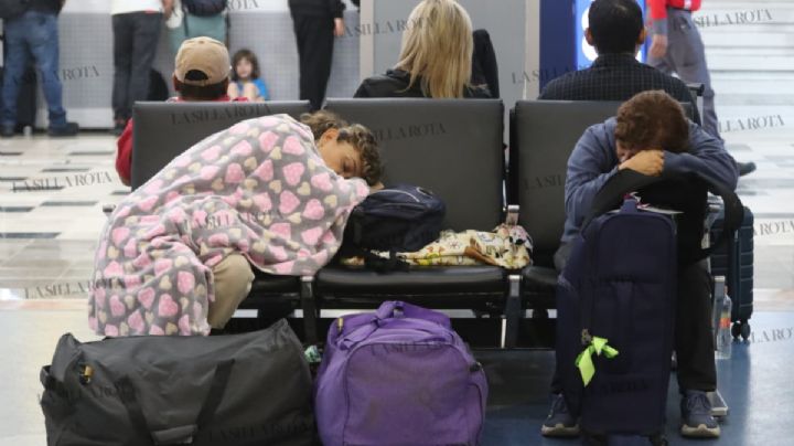 “Llevamos horas varados en el AICM a Tijuana”; caos por lluvias e inundaciones
