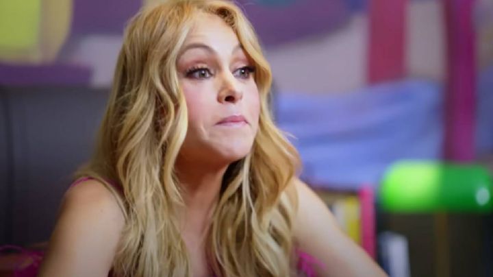 Paulina Rubio es captada en una fiesta, mientras su hijo era retenido en el aeropuerto de Madrid