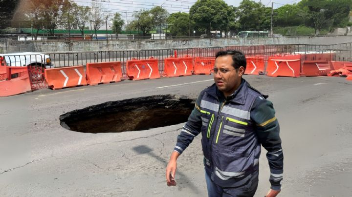 Socavón en Zaragoza paraliza tránsito y aún no tiene fecha de reparación