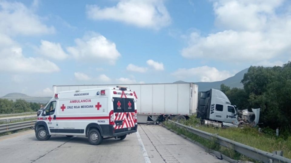 Este jueves un tráiler chocó en el tramo del territorio hidalguense obstruyendo el flujo vial