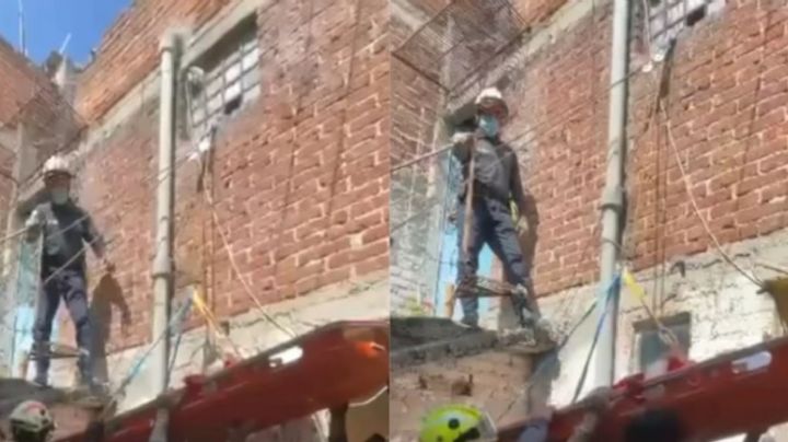 Rescate vertical en la colonia Popular Anaya en León, bajan a mujer de segundo piso