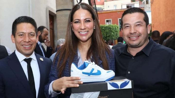 De PANAM para Libia; la marca mexicana hizo un par de tenis especiales para la gobernadora