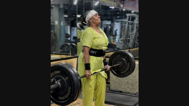 Roshni levanta pesas a sus 70 años para enfrentar su artritis