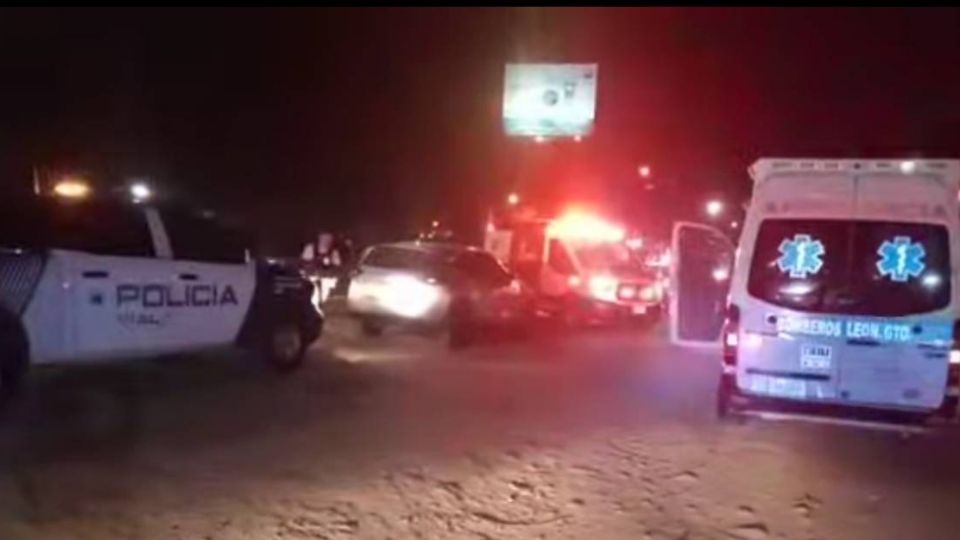 La mujer tenía un impacto de bala en la cabeza.