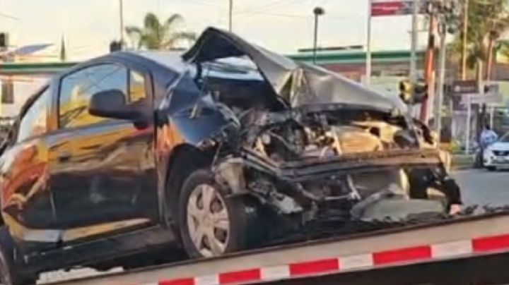 Intenta ganarle al tren y es embestido en Timoteo Lozano / VIDEO