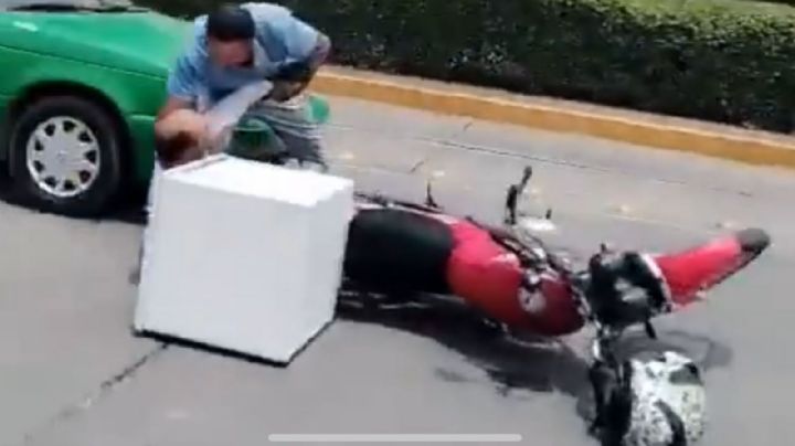 Pelean un taxista y un motociclista en pleno centro de León |VIDEO