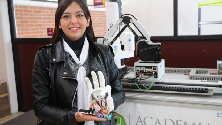 Hidalguenses desarrollan mano robótica que traduce lenguaje de señas
