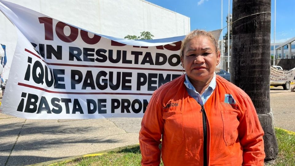 Sin salario por adeudo de Pemex a empresas, María mantiene a tres hijos sola
