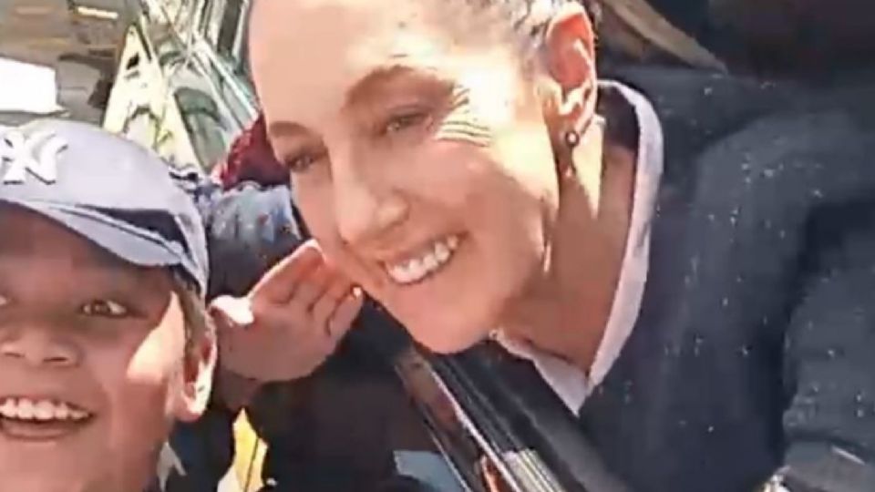 La presidenta de México llegó a Guanajuato y saludó a sus simpatizantes