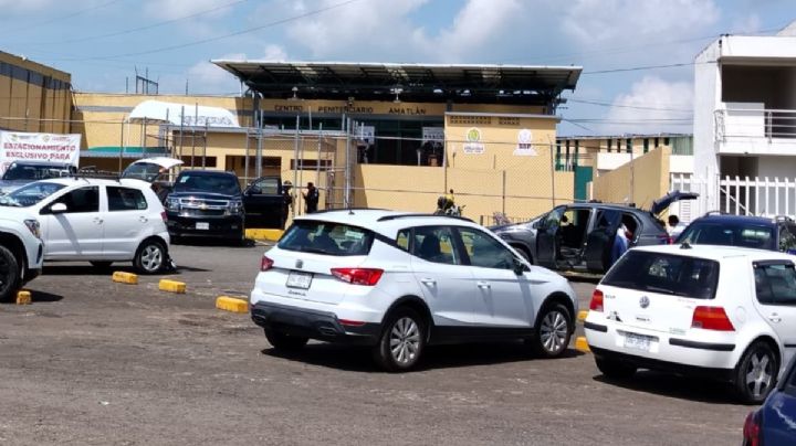 Marina ingresa a Penal de La Toma y asegura de artículos prohibidos de los internos