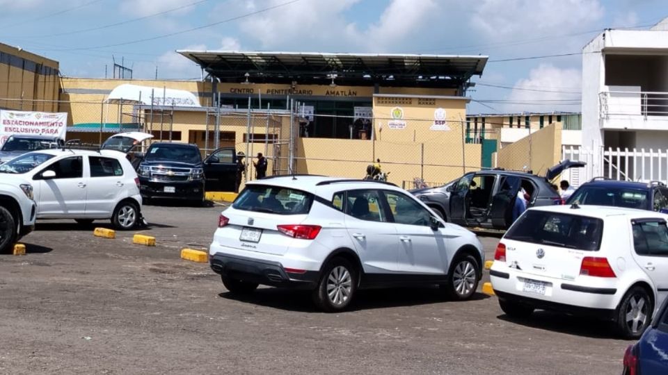 Marina ingresa a Penal de La Toma y asegura de artículos prohibidos de los internos