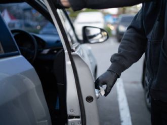 Denuncian más robos en estacionamiento de plaza Mitikah